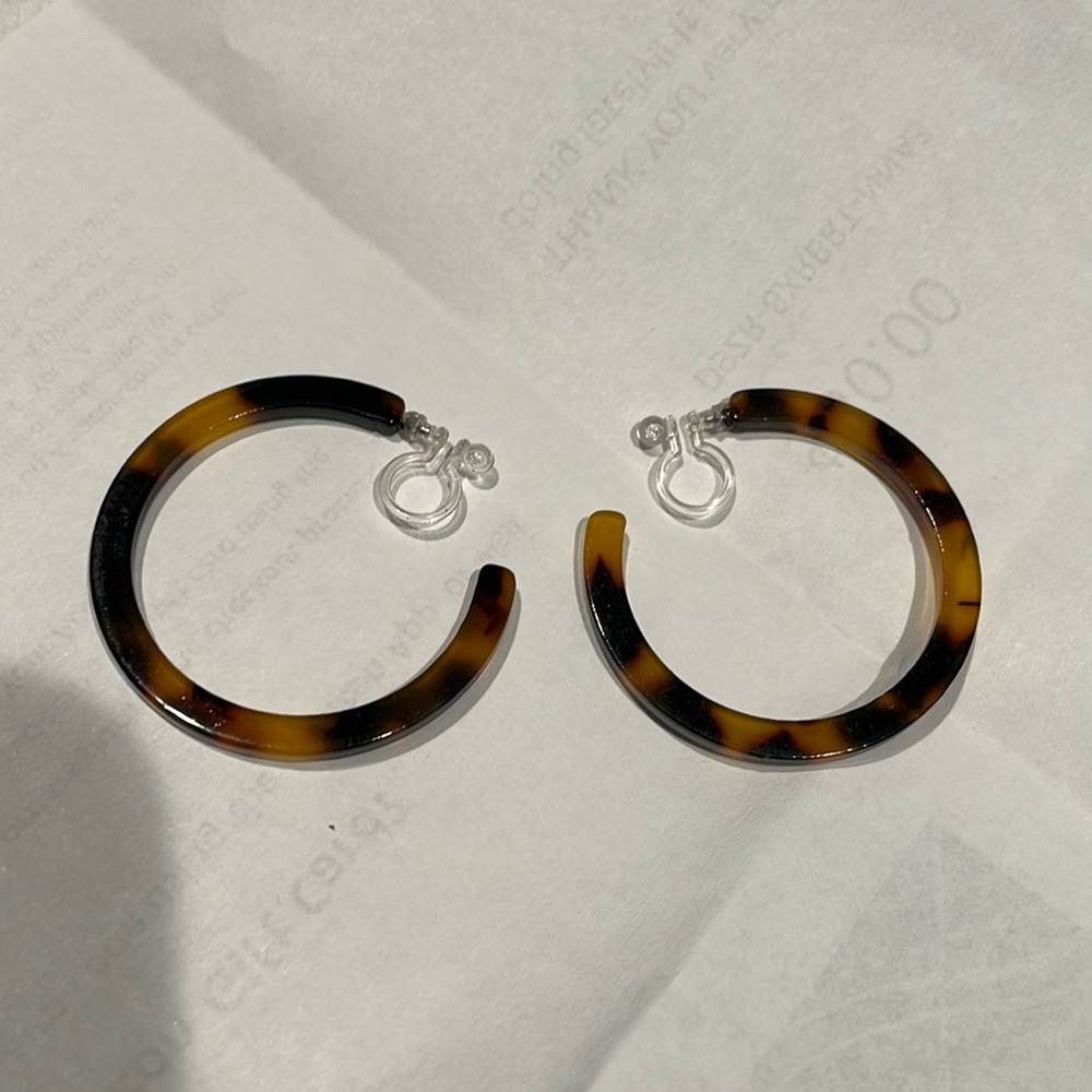 Tortoiseshell color clip on earrings